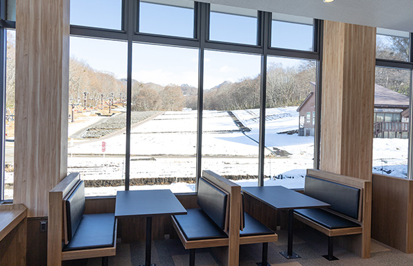 レストランオン＆オフ予約席「窓際BOX席」